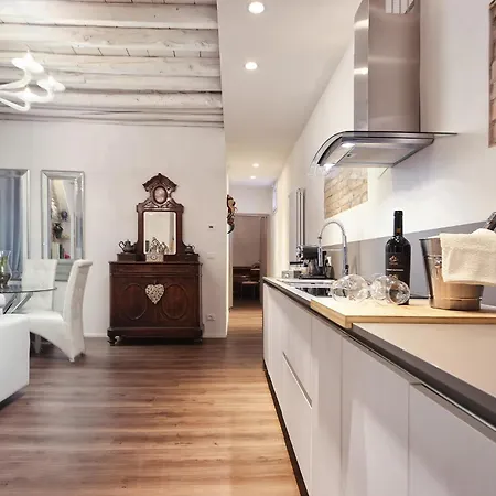 Sara S Luxury Home Five Minutes From Piazza San Marco-3